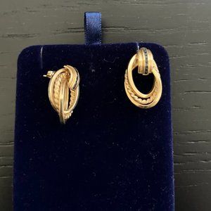 Sapphire and 14 kt Yellow Gold Earrings